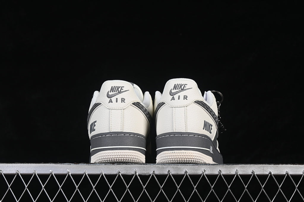 Nike Air Force 1 '07