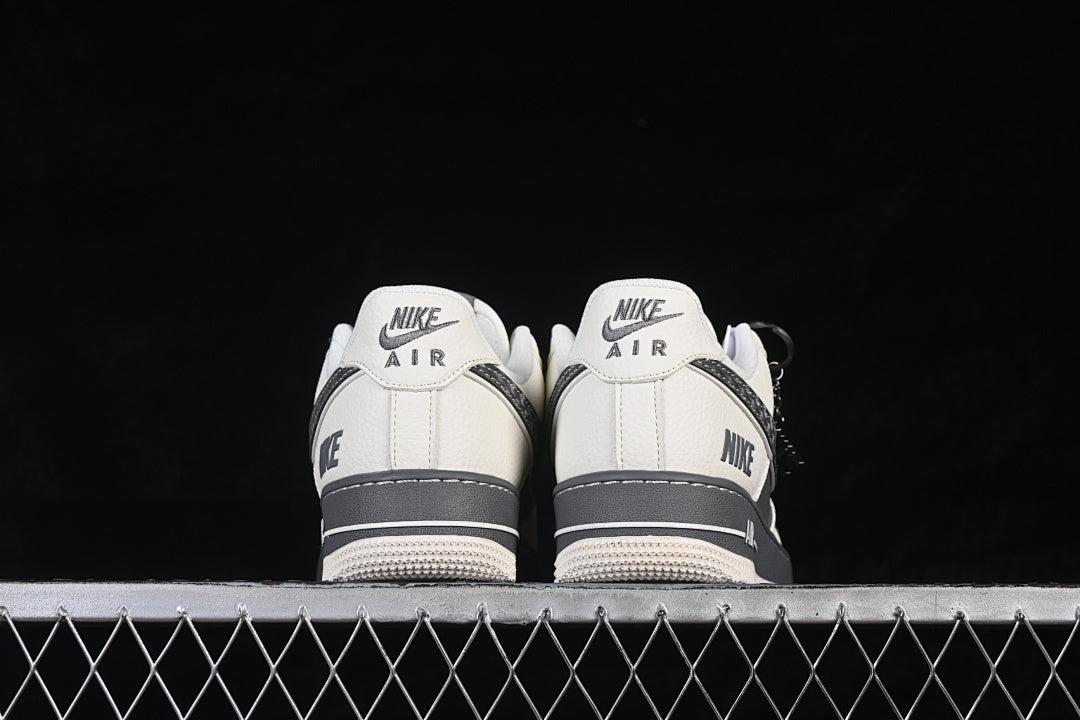 Nike Air Force 1 '07