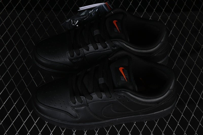 Nike SB Dunk Low "Triple Black"