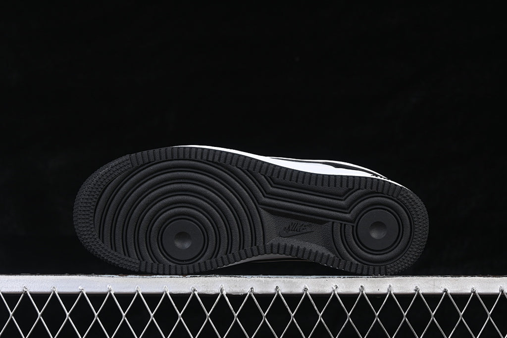 Nike Air Force 1 "Panda"