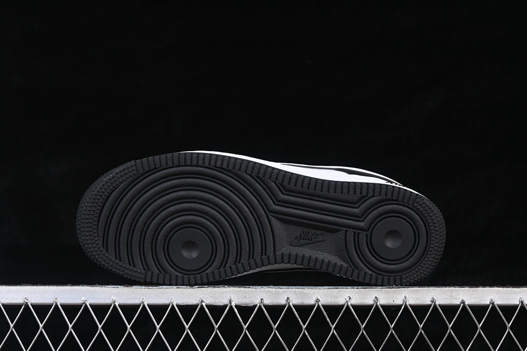 Nike Air Force 1 "Panda"