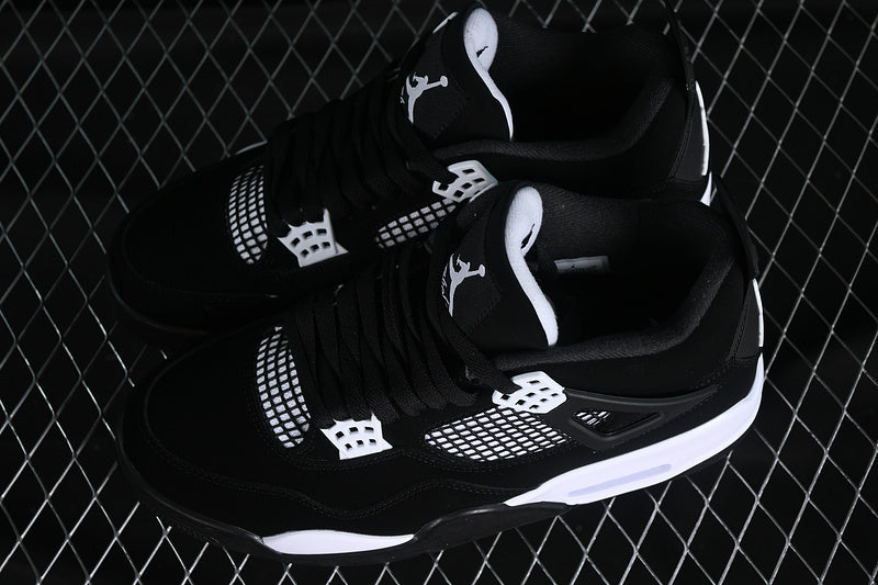 Air Jordan 4 Retro "White Thunder"