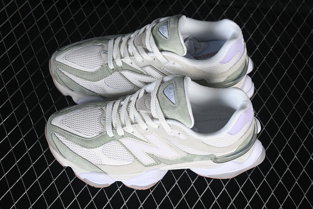 NB 9060  "Garter Snake with Pearl Grey"