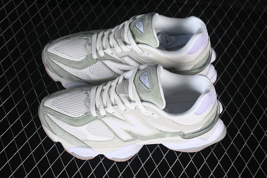 NB 9060  "Garter Snake with Pearl Grey"