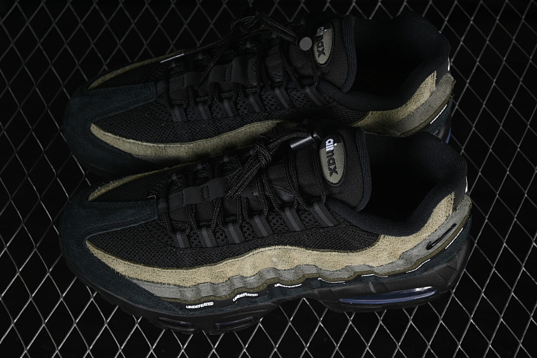 Nike Air Max 95 x UNDEFEATED "La Brea"