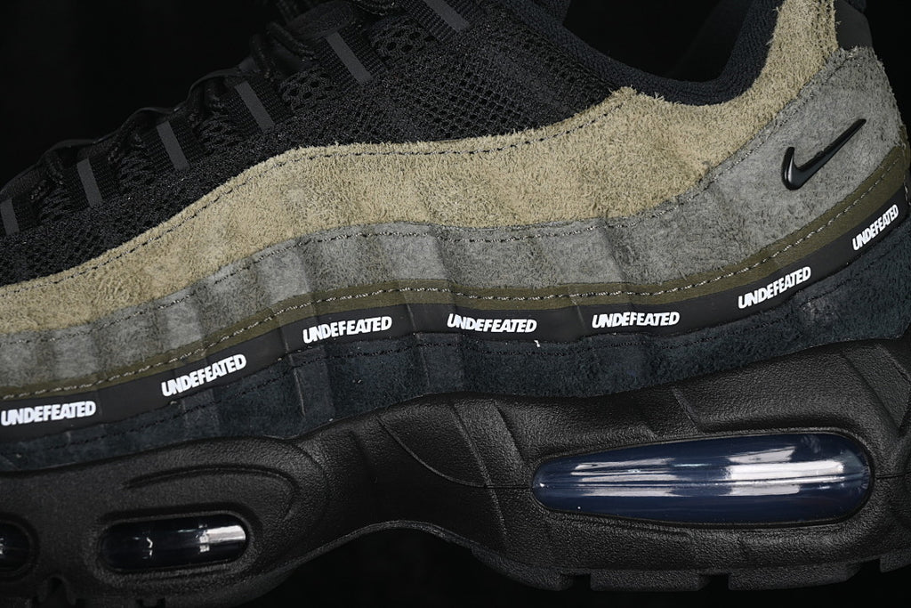 Nike Air Max 95 x UNDEFEATED "La Brea"