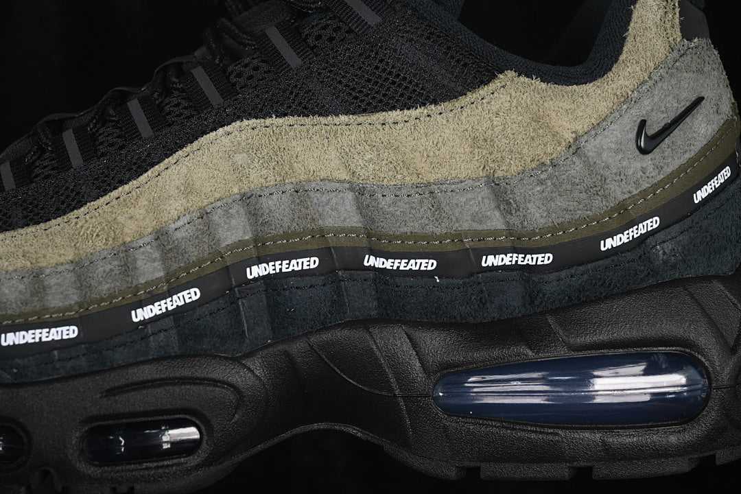 Nike Air Max 95 x UNDEFEATED "La Brea"