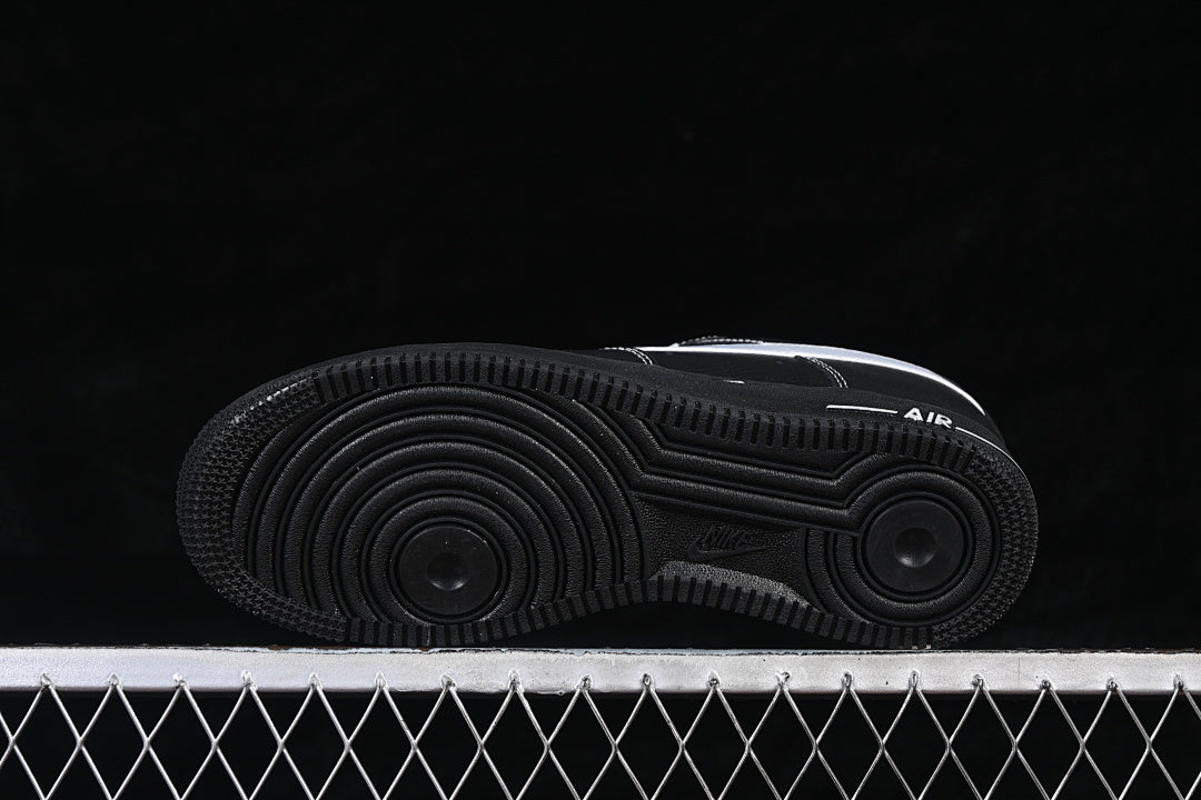 Nike Air Force 1 '07 LV8 "B&W"