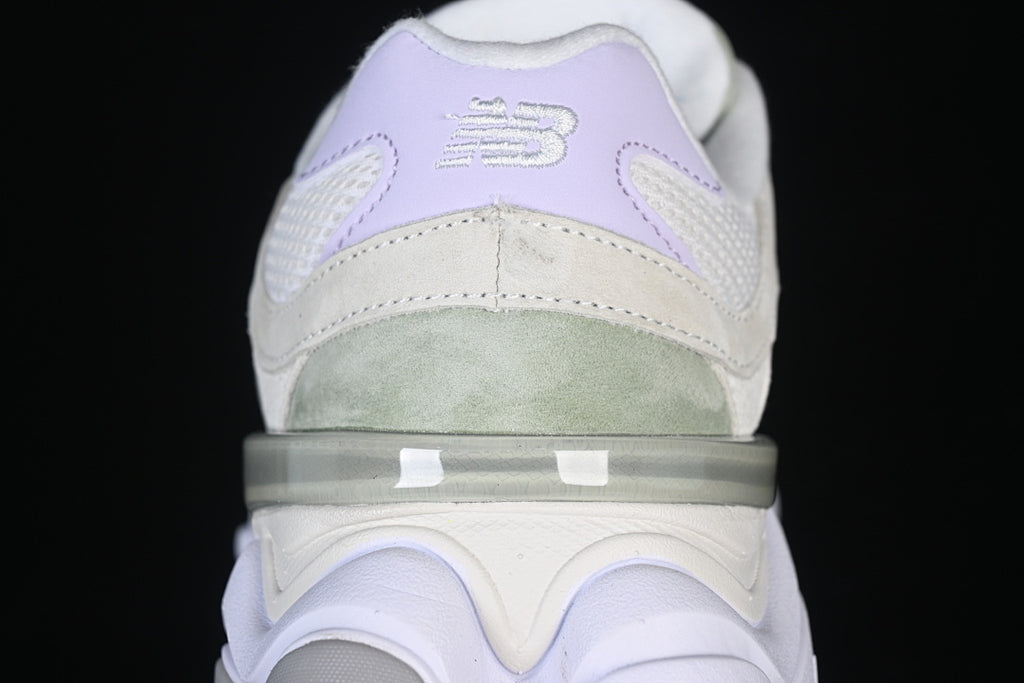 NB 9060  "Garter Snake with Pearl Grey"