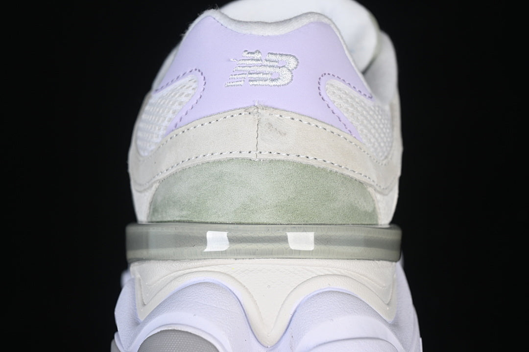 NB 9060  "Garter Snake with Pearl Grey"