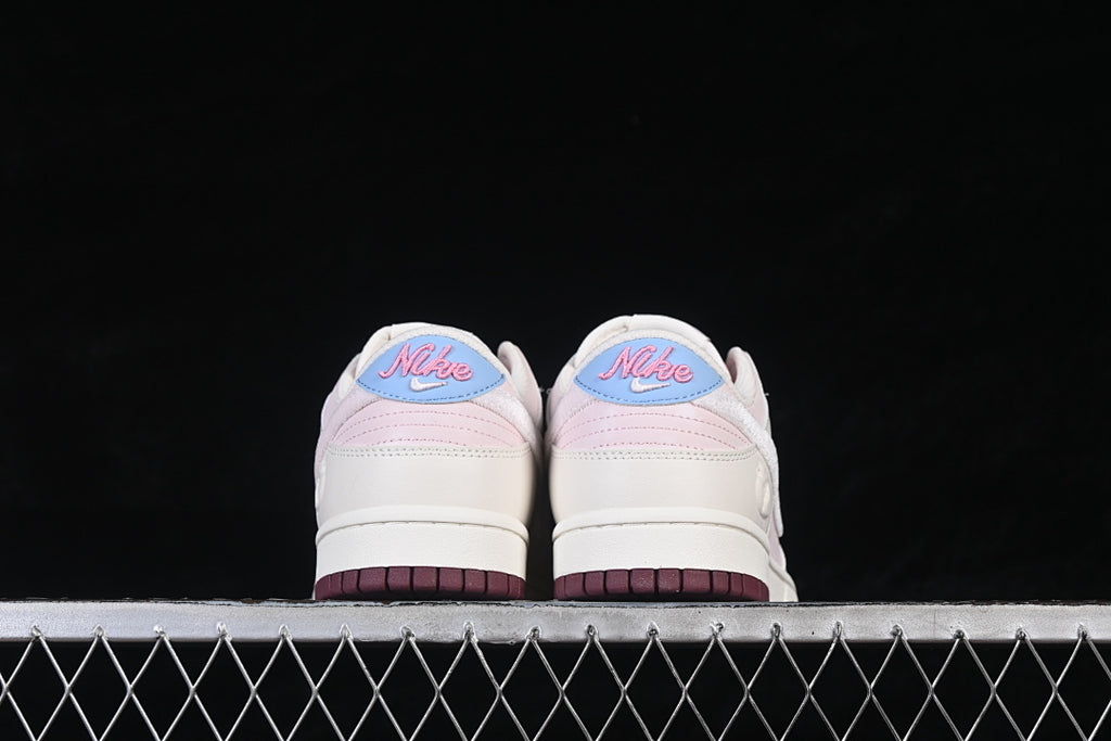 Nike SB Dunk Low "Love"