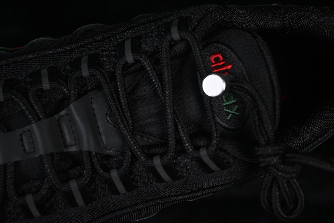 Nike Air Max 95 x UNDEFEATED "Black"