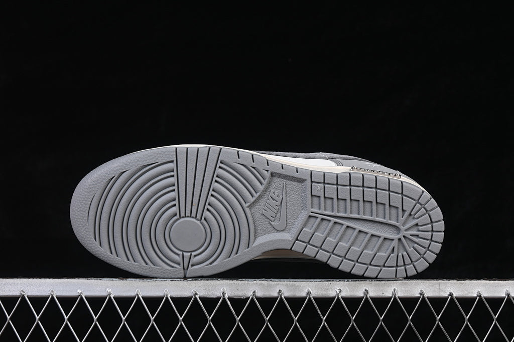 Nike SB Dunk Low "White Gray"