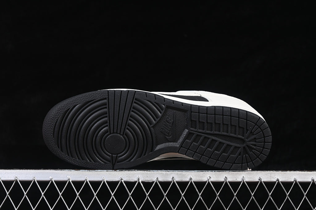 Nike SB Dunk Low "Reverse Panda"
