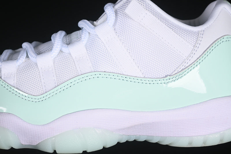 Air Jordan 11 Retro Low "Igloo"