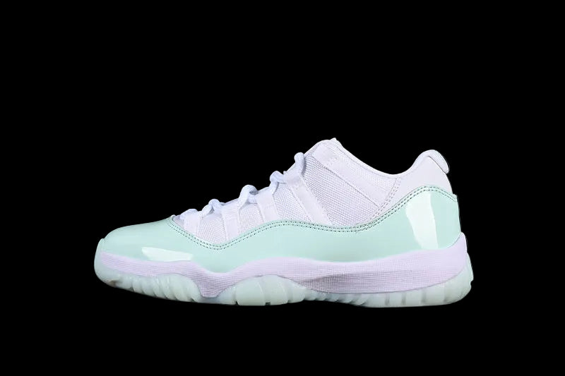 Air Jordan 11 Retro Low "Igloo"