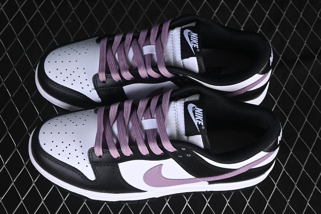 Nike SB Dunk Low "B/W/Sodt Purple"