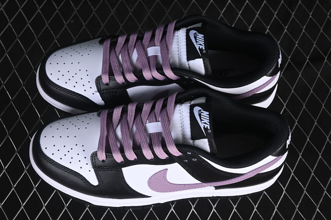 Nike SB Dunk Low "B/W/Sodt Purple"