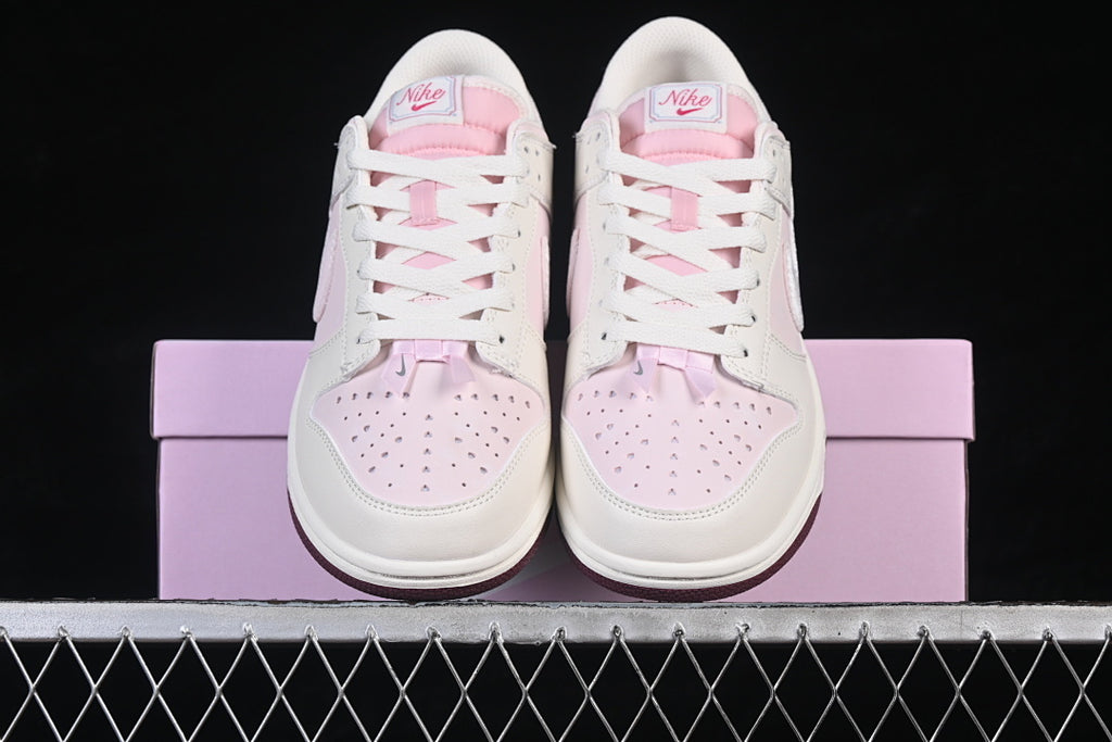 Nike SB Dunk Low "Love"
