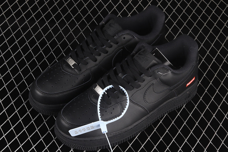 Nike Air Force 1 "Supreme Black"