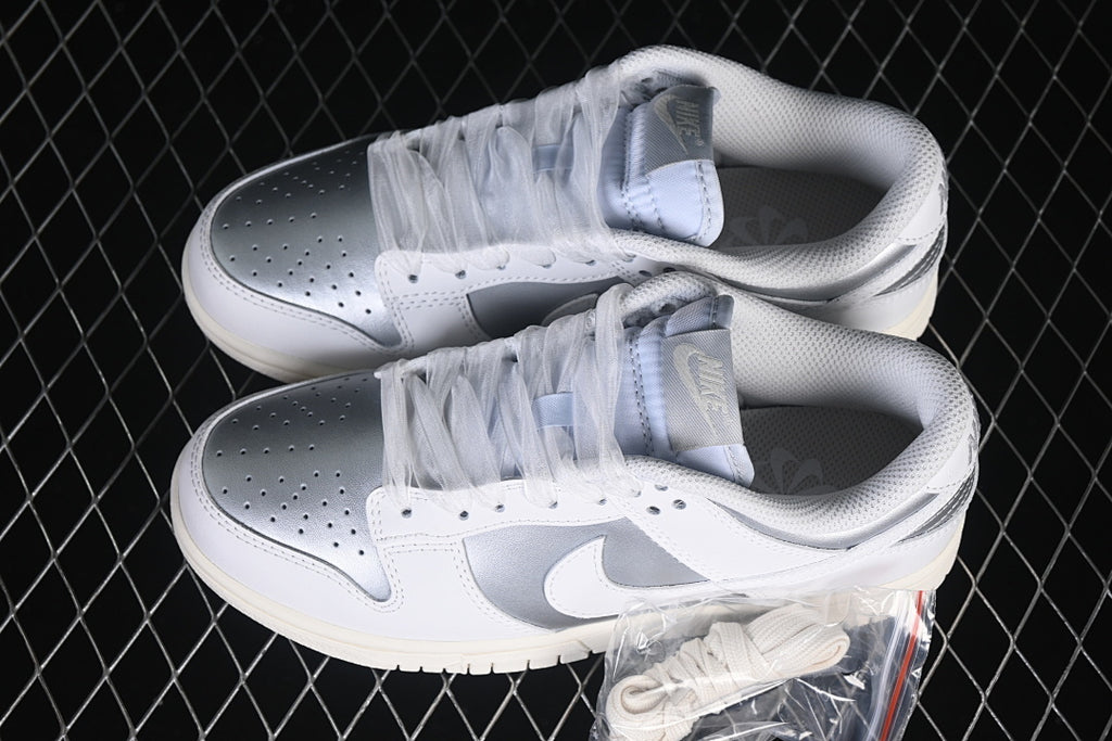 Nike SB Dunk Low "White  Metallic"