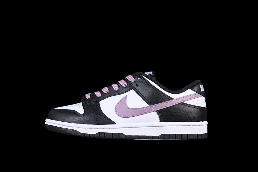 Nike SB Dunk Low "B/W/Sodt Purple"