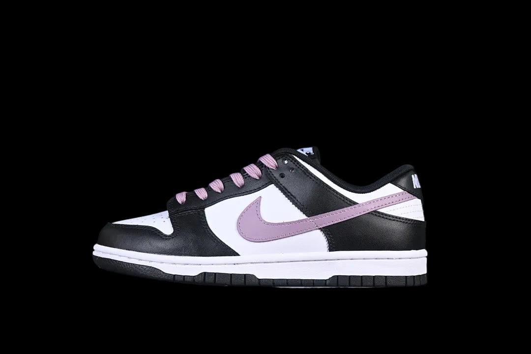 Nike SB Dunk Low "B/W/Sodt Purple"