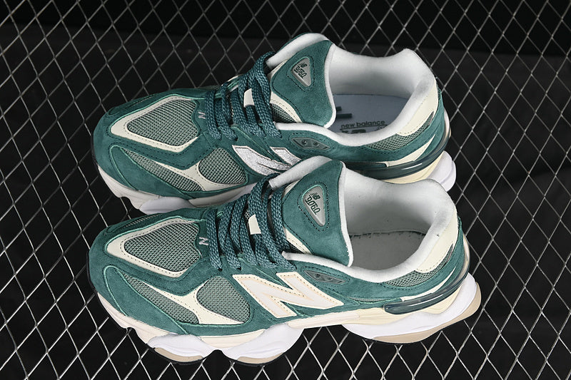 NB 9060  "spruce/angora"