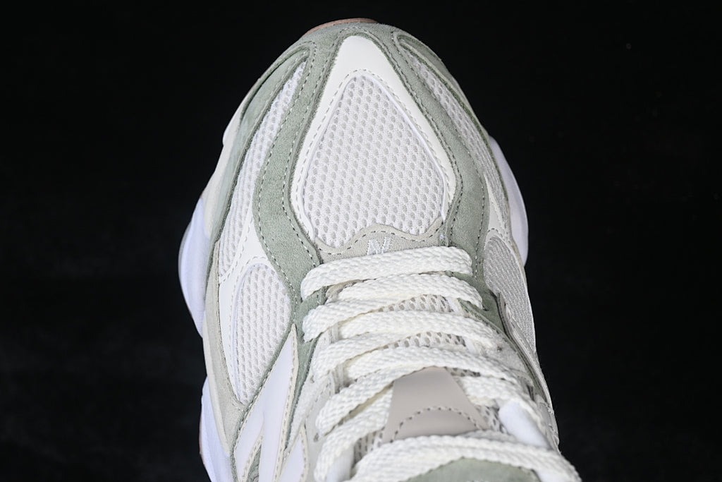 NB 9060  "Garter Snake with Pearl Grey"