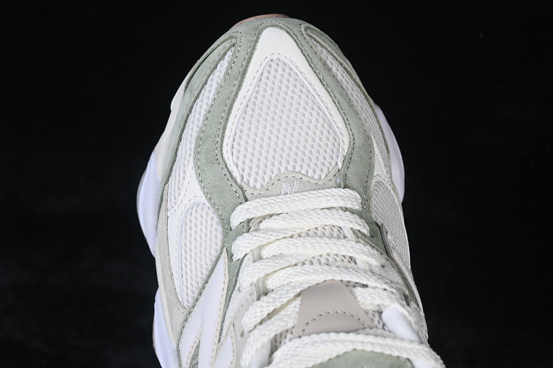 NB 9060  "Garter Snake with Pearl Grey"
