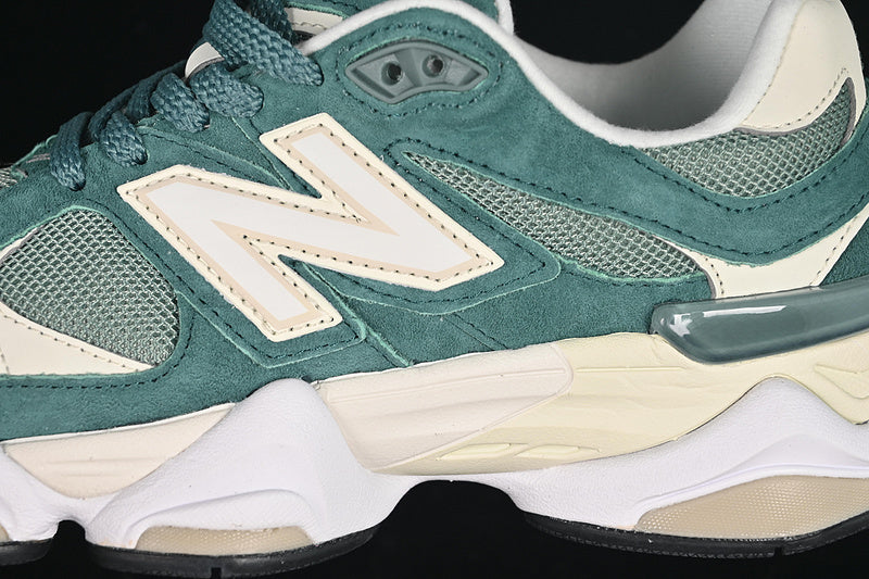 NB 9060  "spruce/angora"