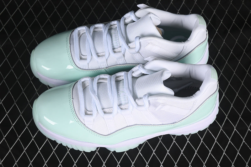 Air Jordan 11 Retro Low "Igloo"