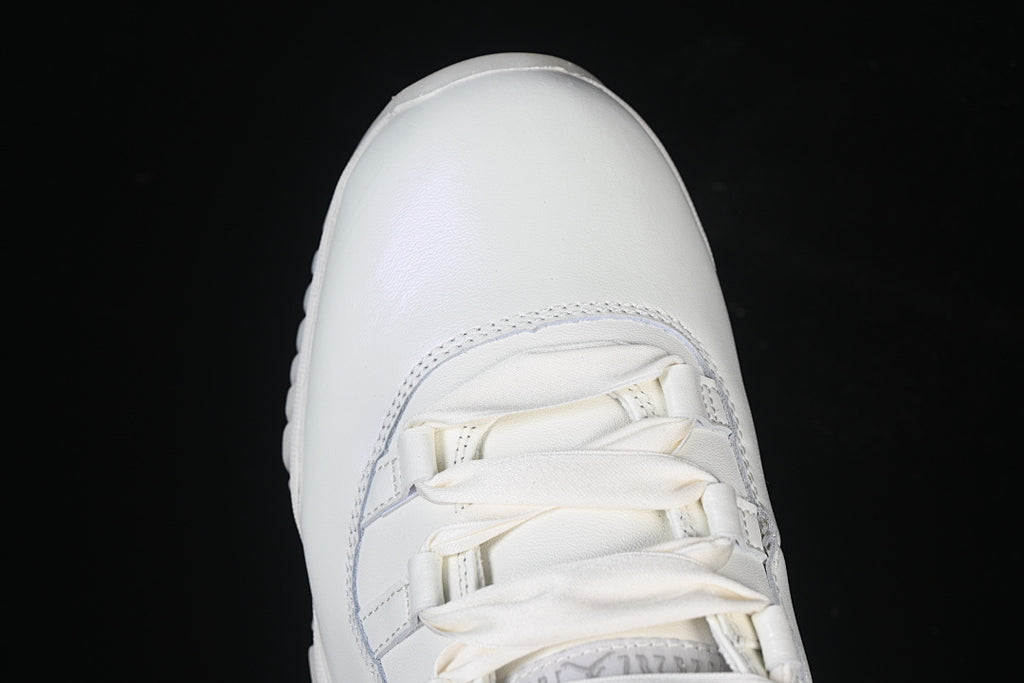Air Jordan 11 Retro "Pearl"