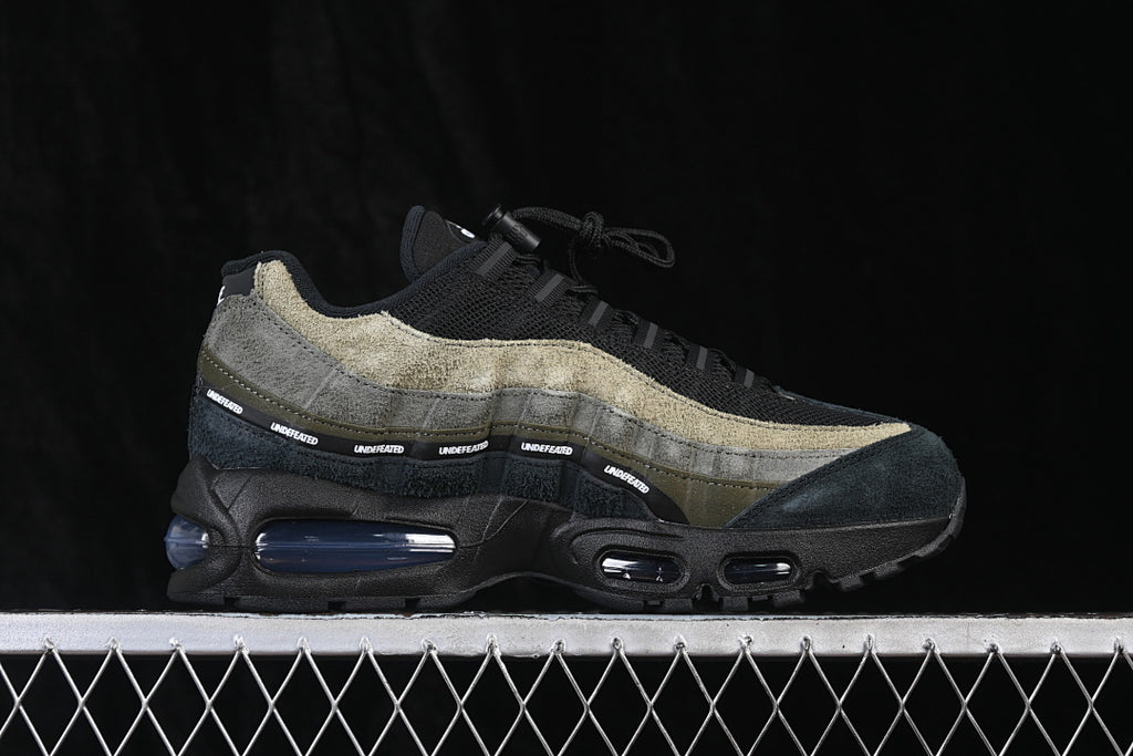 Nike Air Max 95 x UNDEFEATED "La Brea"