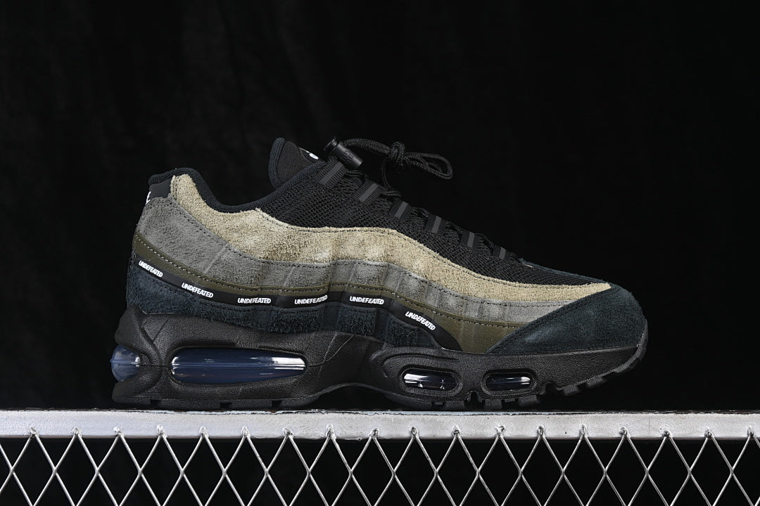 Nike Air Max 95 x UNDEFEATED "La Brea"