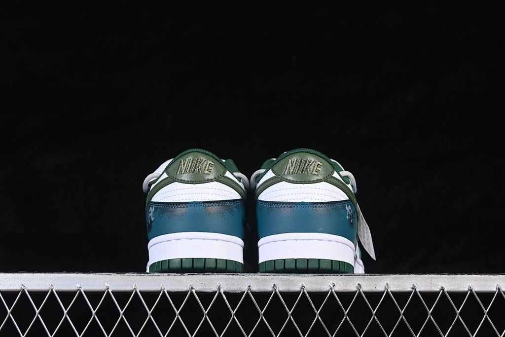 Nike SB Dunk Low "Fly Streetwear"