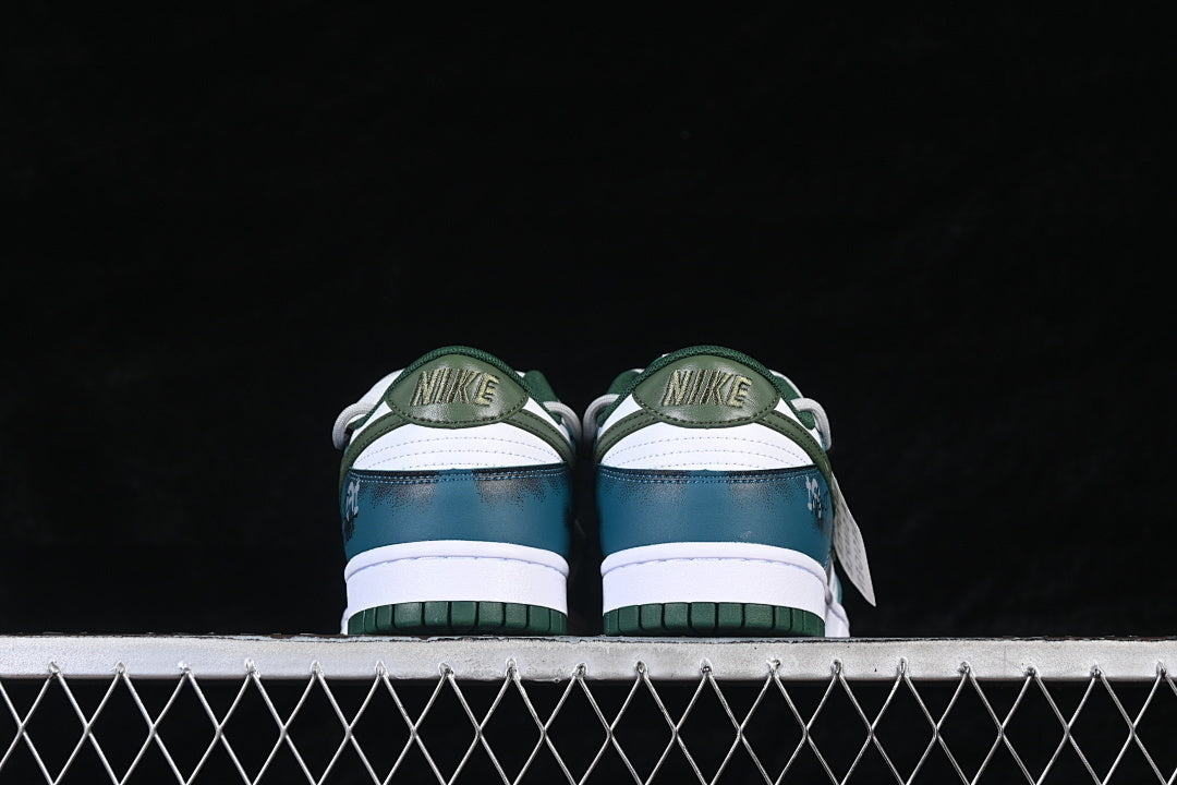 Nike SB Dunk Low "Fly Streetwear"