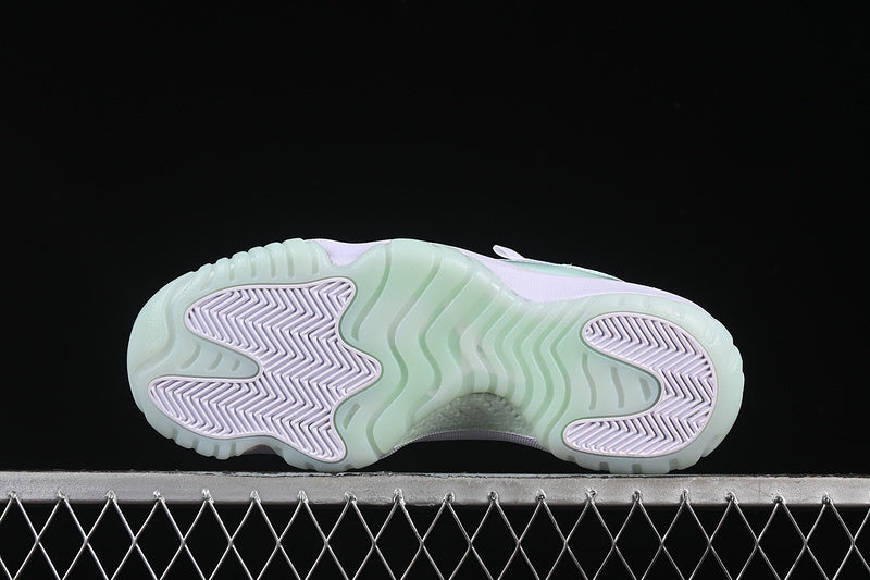 Air Jordan 11 Retro Low "Igloo"