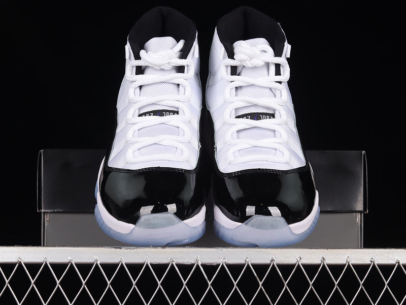 Air Jordan 11 Retro "Concord"