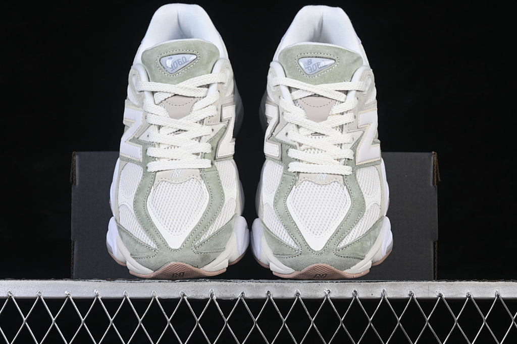 NB 9060  "Garter Snake with Pearl Grey"