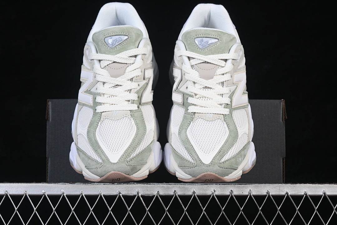 NB 9060  "Garter Snake with Pearl Grey"