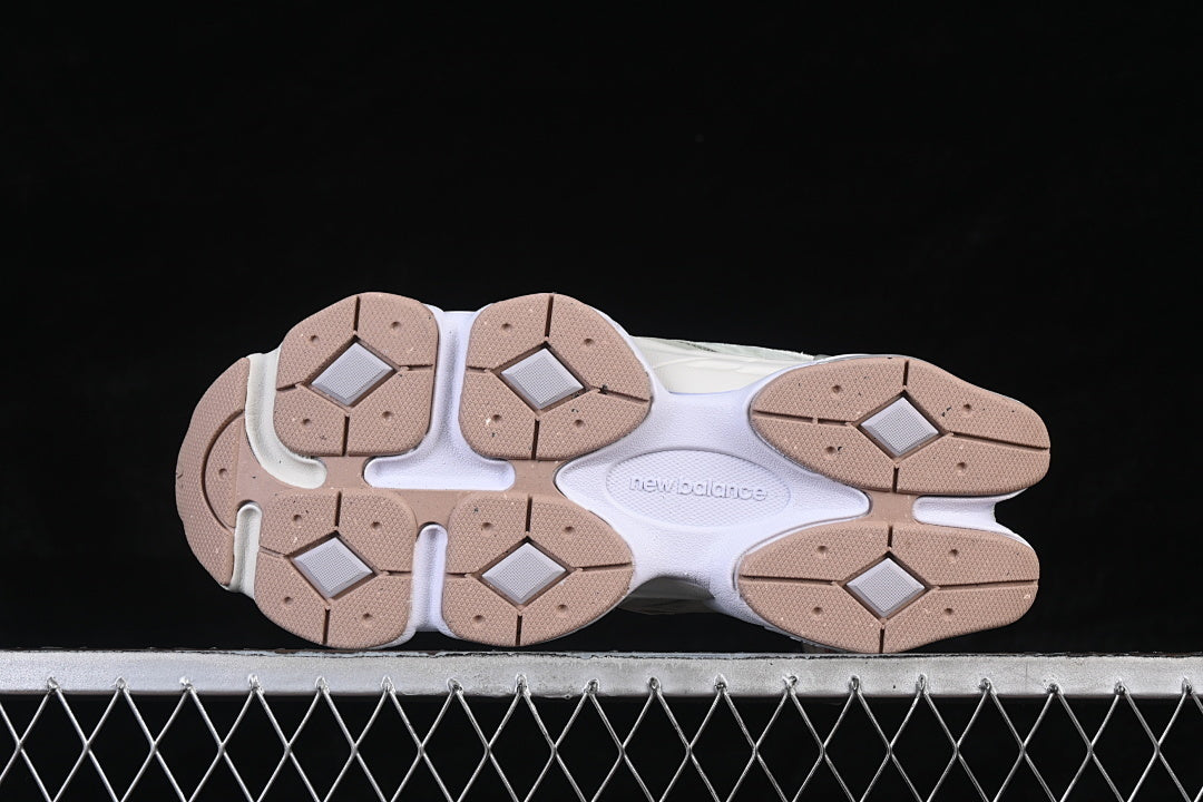 NB 9060  "Garter Snake with Pearl Grey"