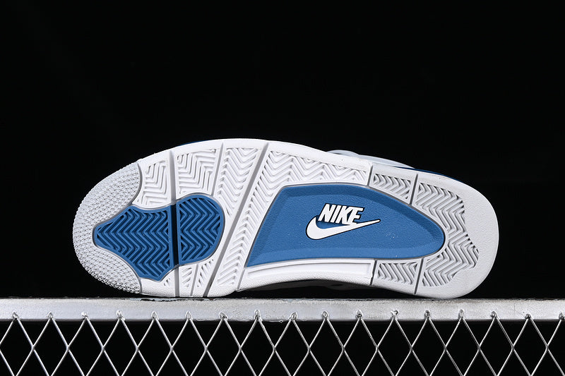 Air Jordan 4 Retro "Military Blue".