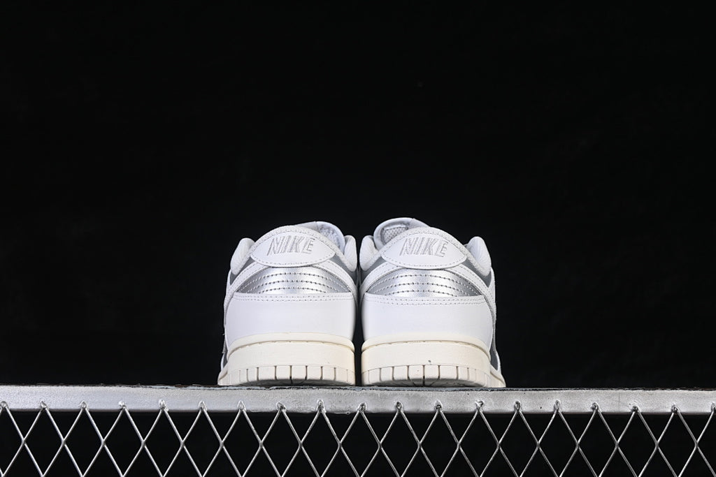 Nike SB Dunk Low "White  Metallic"