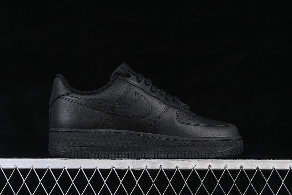Nike Air Force 1 "Blackout"