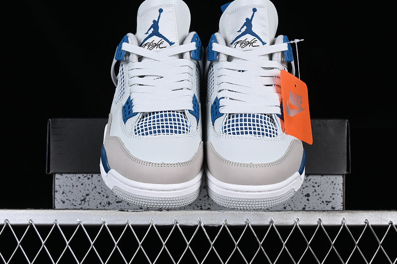 Air Jordan 4 Retro "Military Blue".