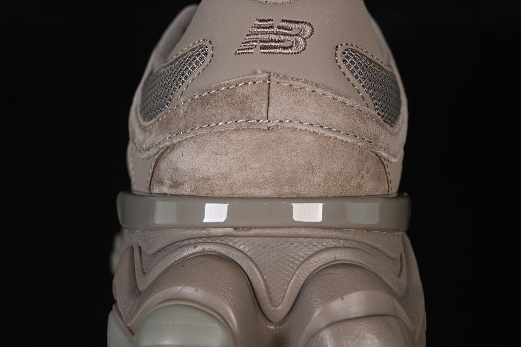 NB 9060 "Mushroom Brown"