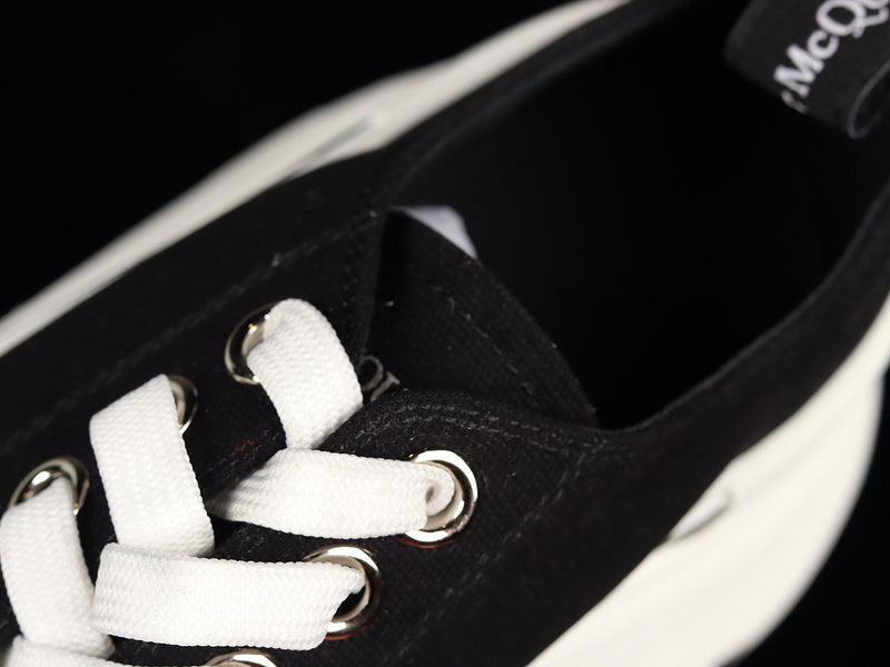 A McQ Tread Slick "Black White"