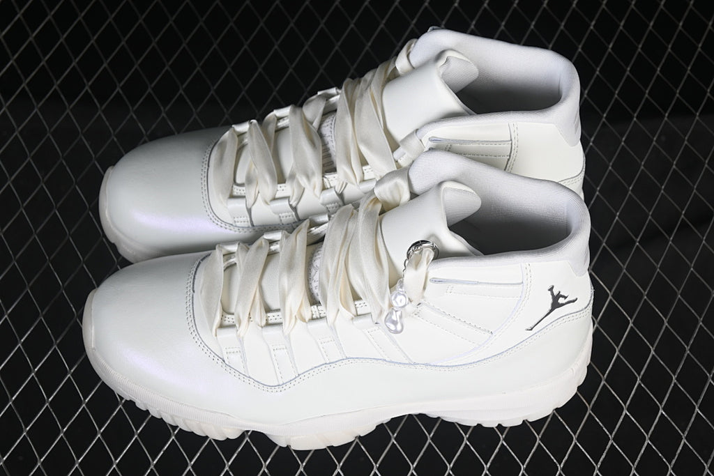 Air Jordan 11 Retro "Pearl"