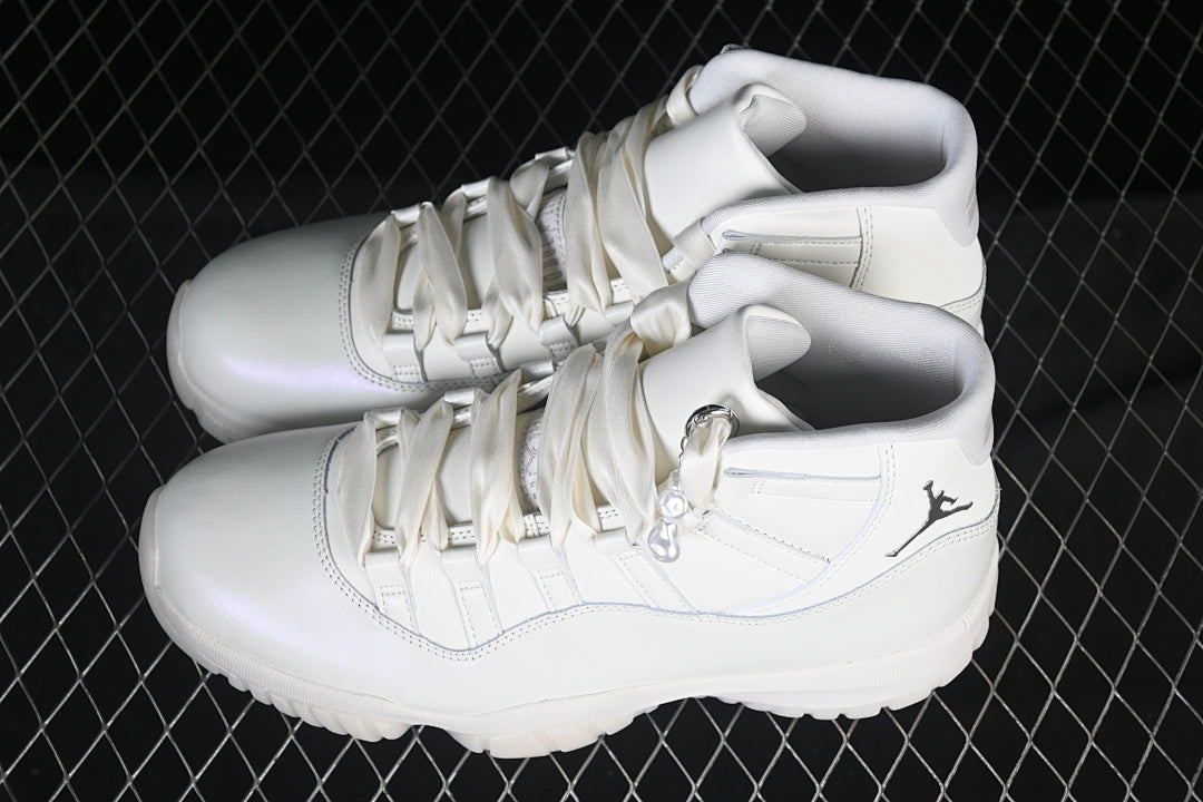 Air Jordan 11 Retro "Pearl"